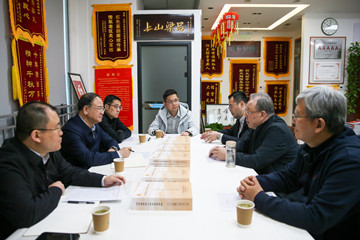 送来殷切关怀 情暖晋绥公益
