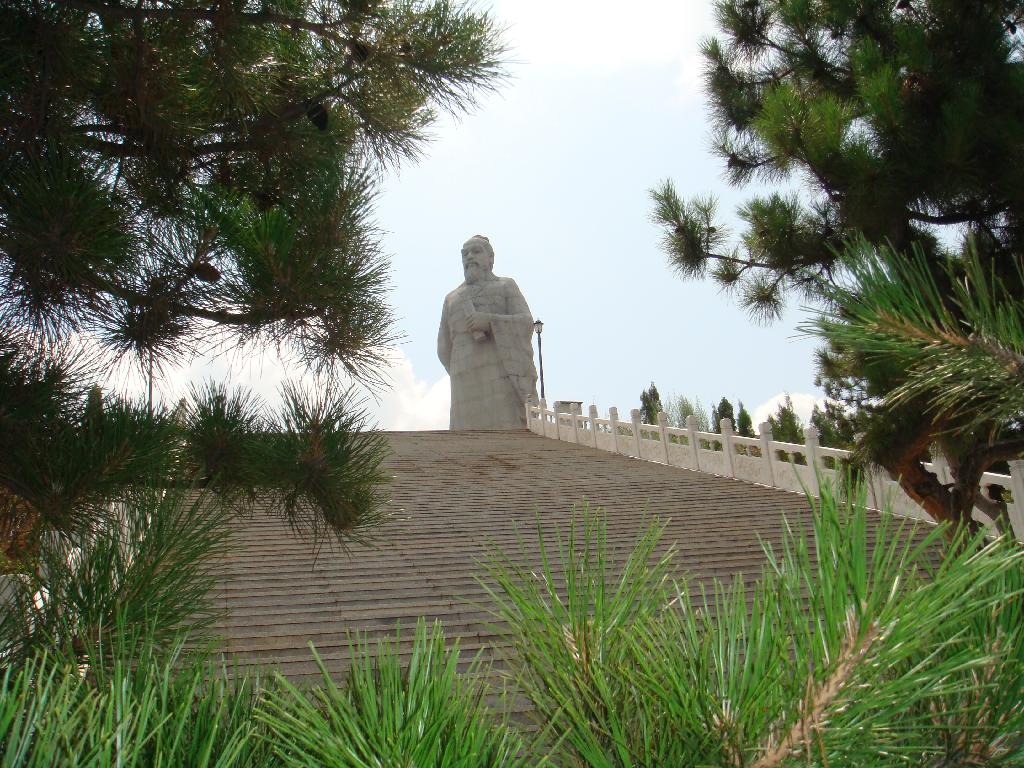 荀子塑像