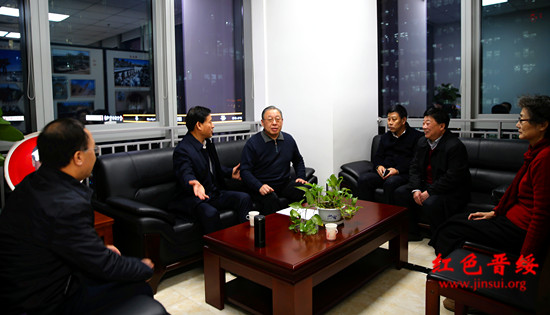 县农委主任张建兵一行,在基金会理事,原吕梁市招商局长高玉堂陪同下